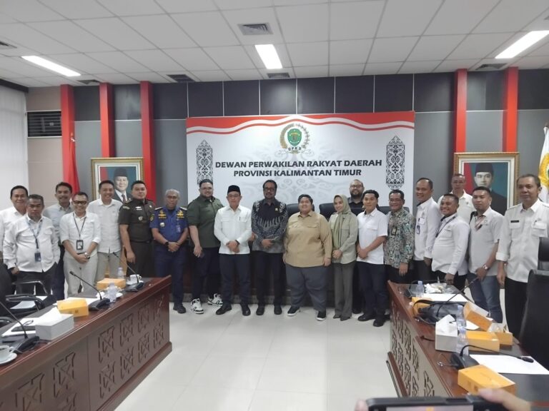 RDP Pemasangan Fender Jembatan Mahakam Pasca Ditabrak