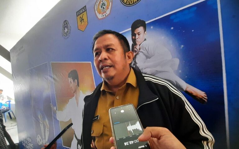 Kadisporapar Kota Samarinda, Muslimin saat menjelaskan persiapan Kejuaraan Internasional Taekwondo.